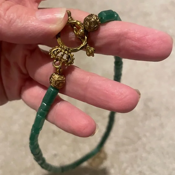 Green Beaded Necklace with Shell Pendant - Picture 2 of 6